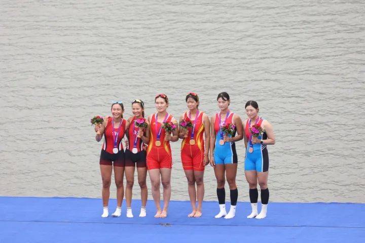 杭州第19届亚运会赛艇女子四人双桨决赛,由陈云霞,张灵,吕扬,崔晓桐