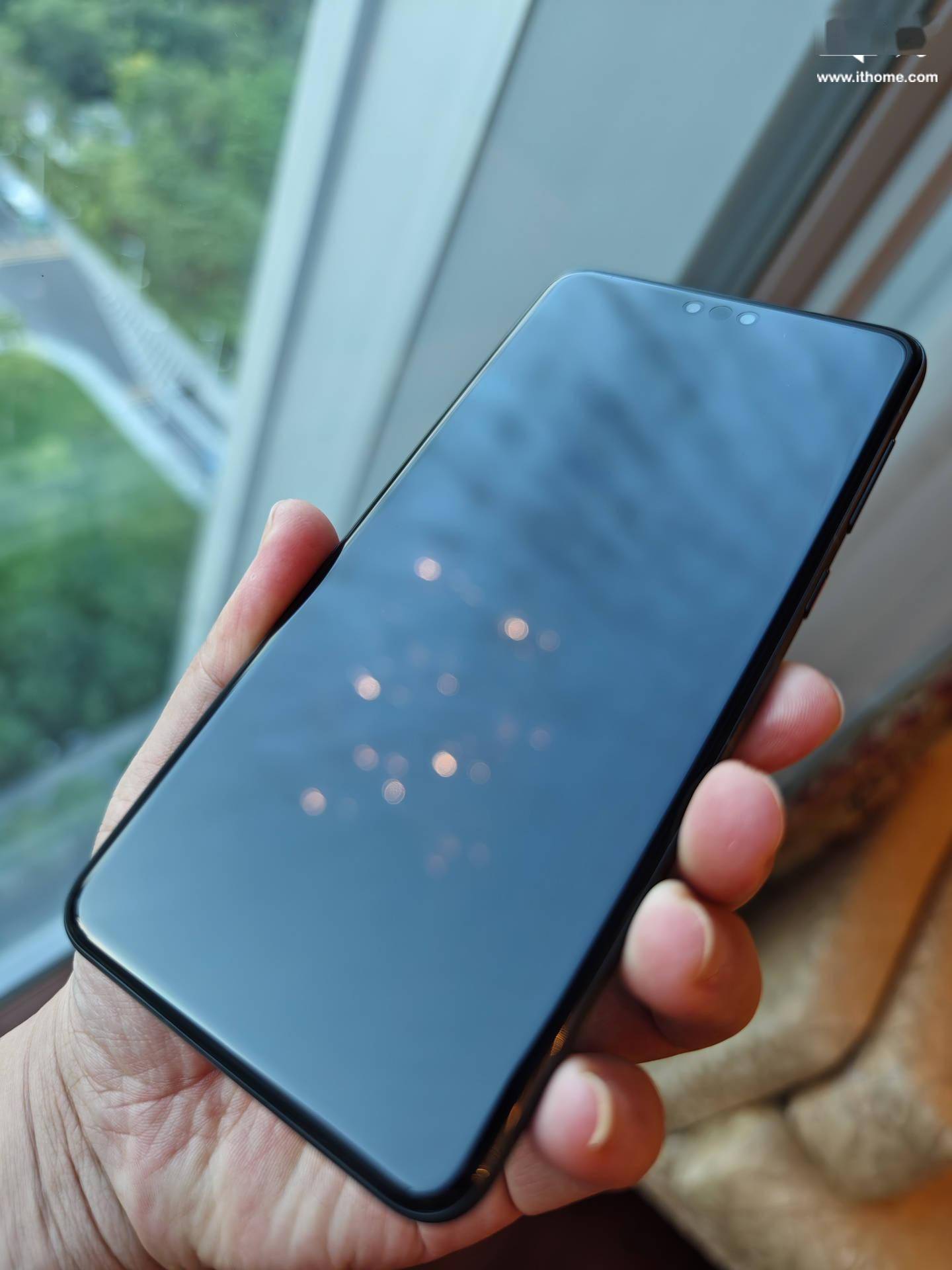 【it之家开箱】华为 mate 60 rs 非凡大师手机图赏,独特星钻设计_官方