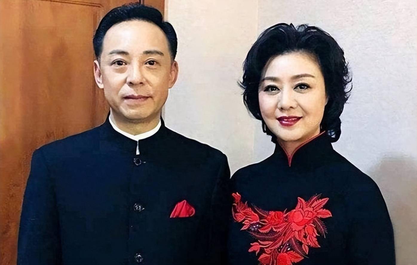 白燕升是李胜素的超级戏曲迷,因此,在央视主持戏曲频道的时候,经常