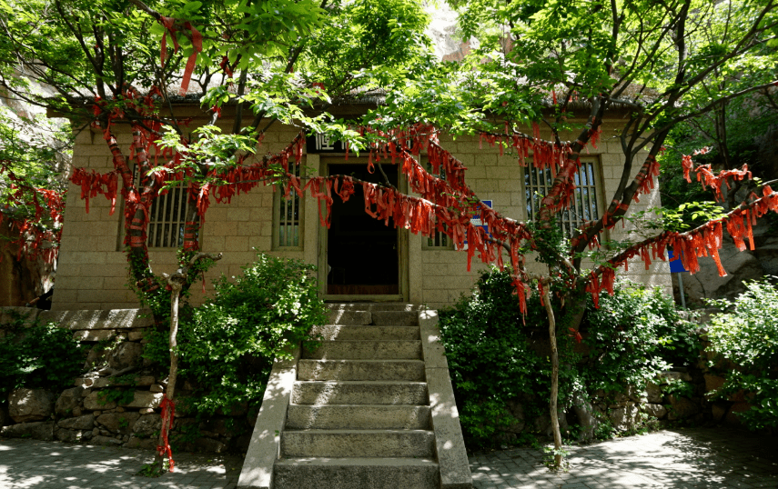 境内4800年前的丹土遗址是大汶口文化城址;有被誉为"世界壁垒之最"的