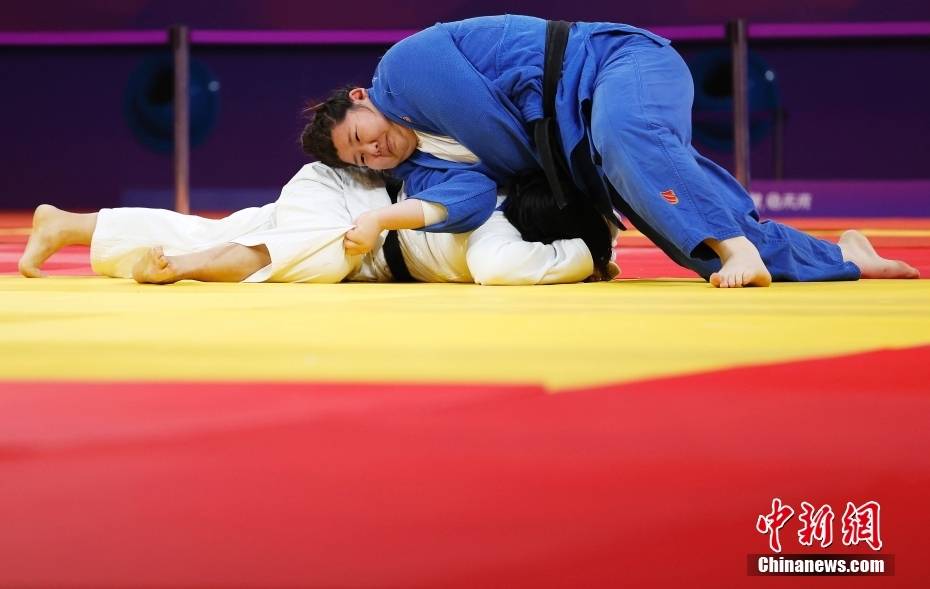 (杭州亚运会)中国选手徐仕妍获得柔道女子78公斤以上级银牌_金荷伦