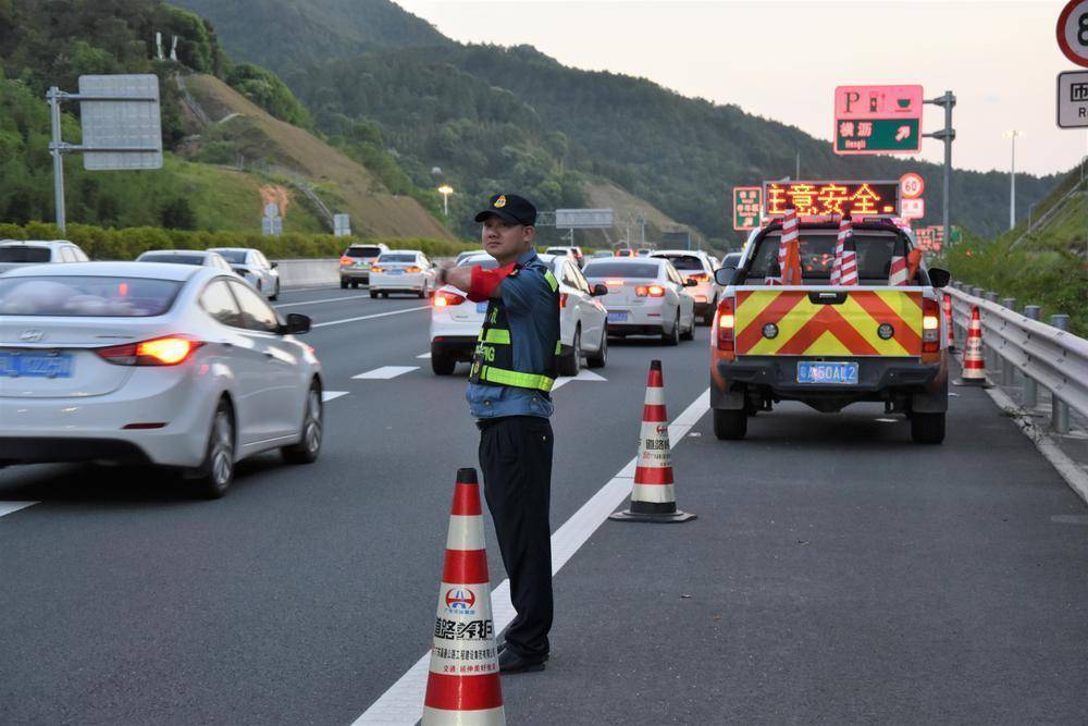 紫惠高速假期最高峰车流预计达9万车次,集中在河源紫金方向_国庆_广东