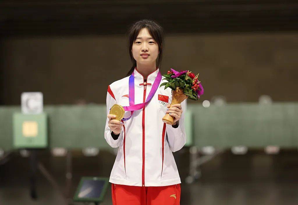 杭州亚运会女子10米气步枪个人决赛,黄雨婷夺冠黄雨婷,加油!