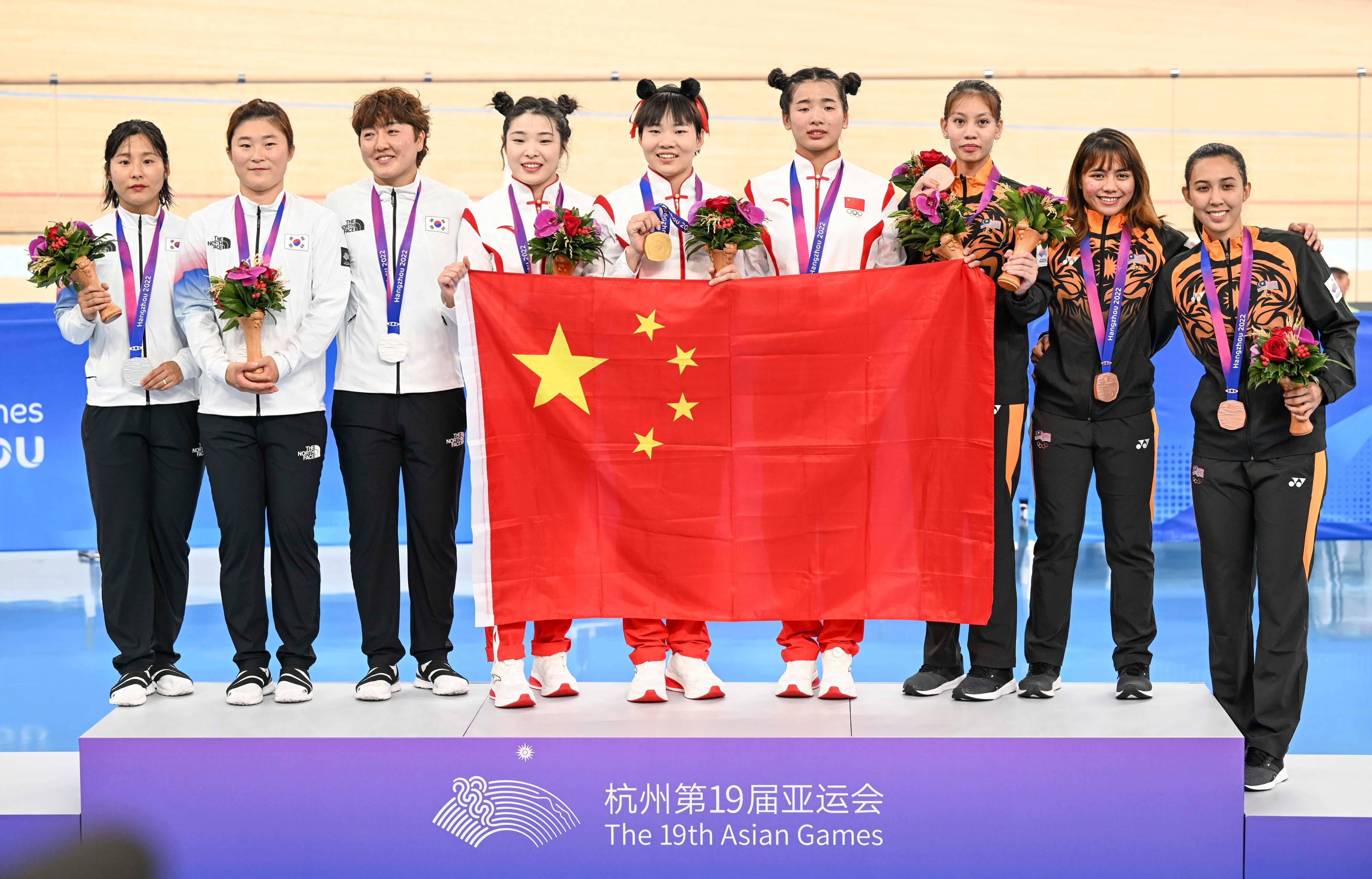 (杭州亚运会)场地自行车——女子团体竞速赛:中国队破亚洲纪录夺冠