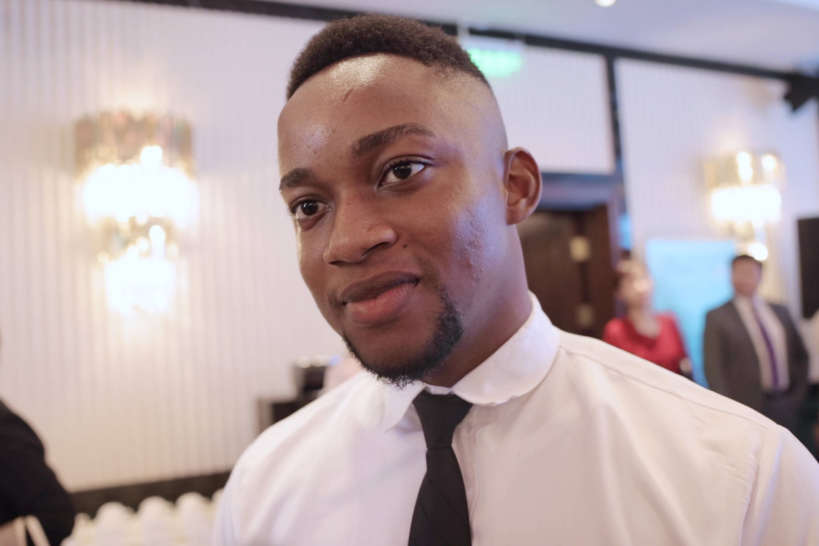 这本口袋手册囊括衣食住行和文化_外籍人士_服务_生活