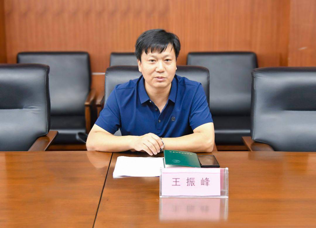 冀南技师学院副院长王振峰汇报邯郸市职业技能培训中心筹备工作进展