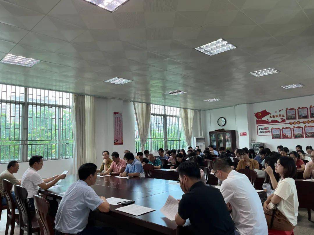 教研赋能助力备考提质 | 普宁市华侨中学成立学科中心组_示范_的发展