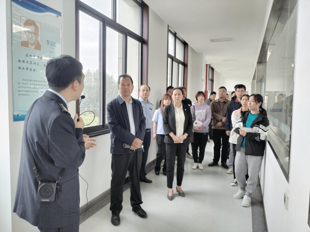 IM电竞【兴武分中心】 兴检强检保食安 质量强市助发展—兴武区域分中心开展2023年“实验室开放日”活动(图2) IM电竞【兴武分中心】 兴检强检保食安 质量强市助发展—兴武区域分中心开展2023年“实验室开放日”活动(图2)