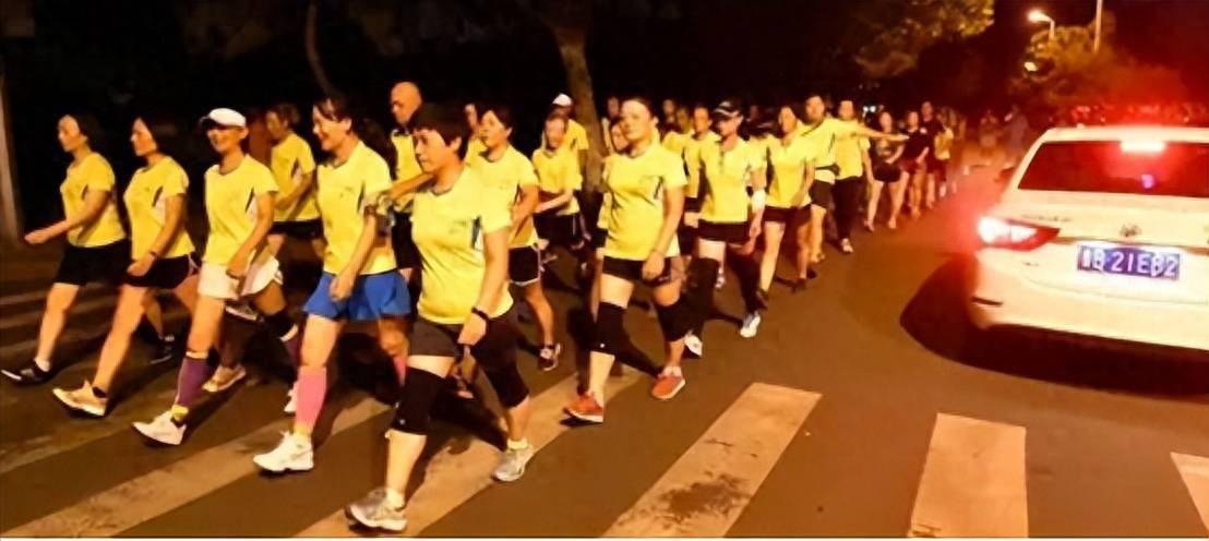 暴走团为何人人喊打_暴走团兴起原因_暴走卡车美少女神马影院