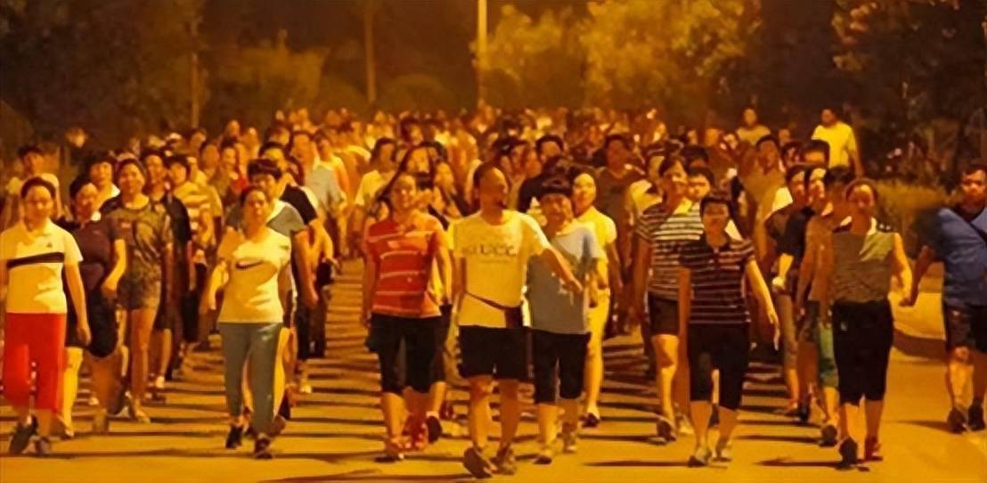 暴走团为何人人喊打_暴走卡车美少女神马影院_暴走团兴起原因