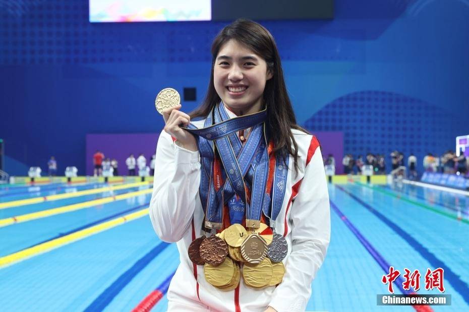 张雨霏展示其在福冈游泳世锦赛,第31届世界大学生夏季运动会以及杭州