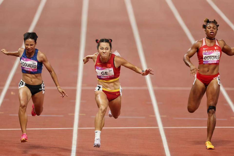 观潮|亚洲新飞人,脚踩风火轮_葛曼棋_接力_韦永丽