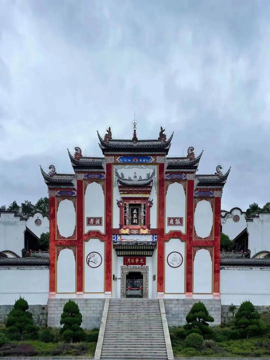 三峡大坝➡️屈原故里游览景点清江画廊游览景点三峡大瀑布➡