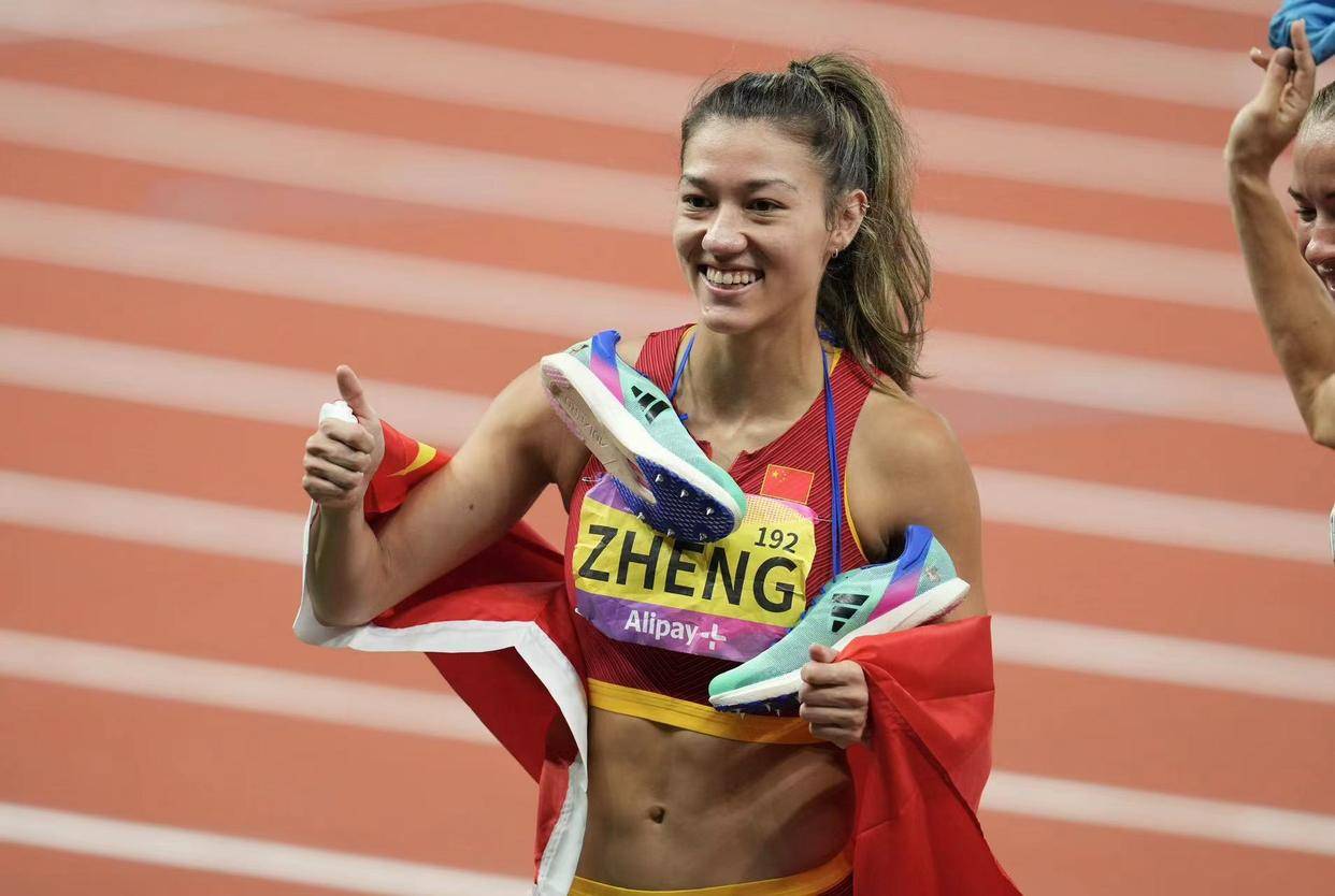 祝贺!郑妮娜力夺得田径女子七项全能比赛冠军