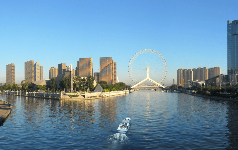 津渡"公园位于天津市红桥区河北大街金华桥与金钟桥之间的南运河北岸