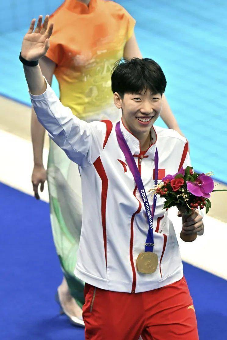 李亚杰!女子跳水一米板_训练_动作_游泳馆