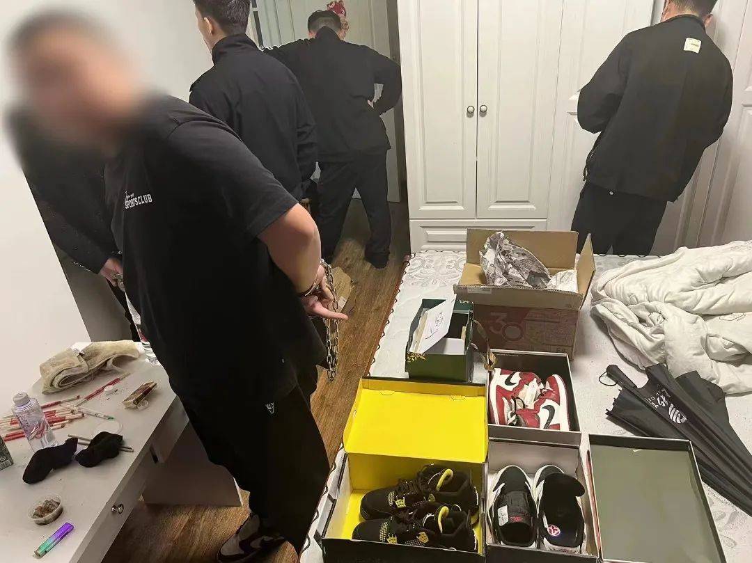 "限量款"球鞋!一个敢放,一个敢偷还敢穿!