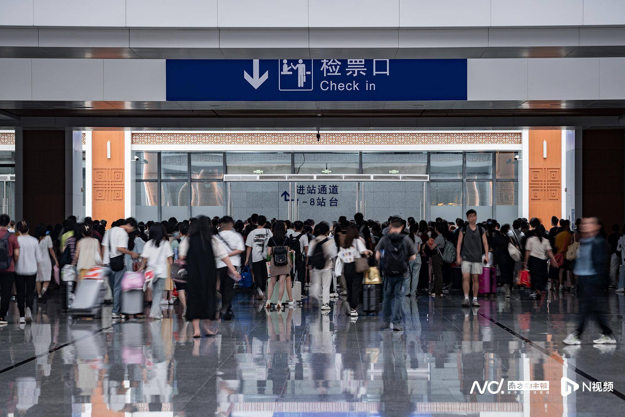 粤东铁路因台风明午后停运,多图看今晚潮汕站客运现场_南都_候车_视频