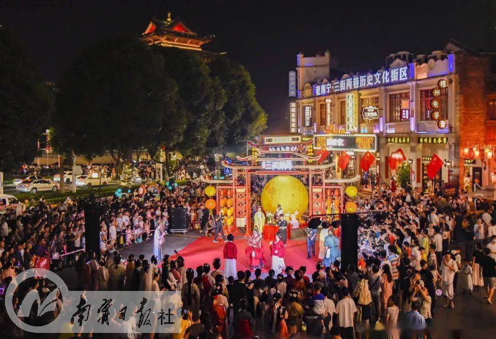 南宁7家大型商业综合体企业客流量同比增长9%_活动_促销_全区