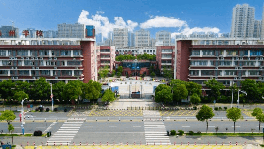 南昌市南昌县莲塘镇莲富路768号南昌县莲塘第四中学地址:南昌市南昌县