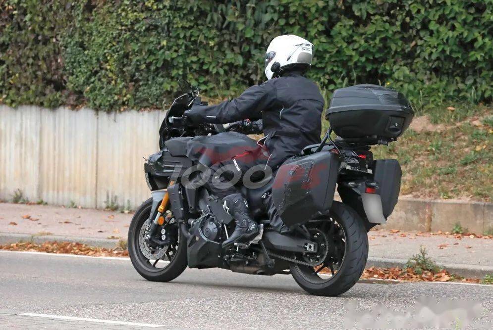 雅马哈新款tracer 9路试曝光,外观设计向mt-10靠拢_搜狐汽车_搜狐网