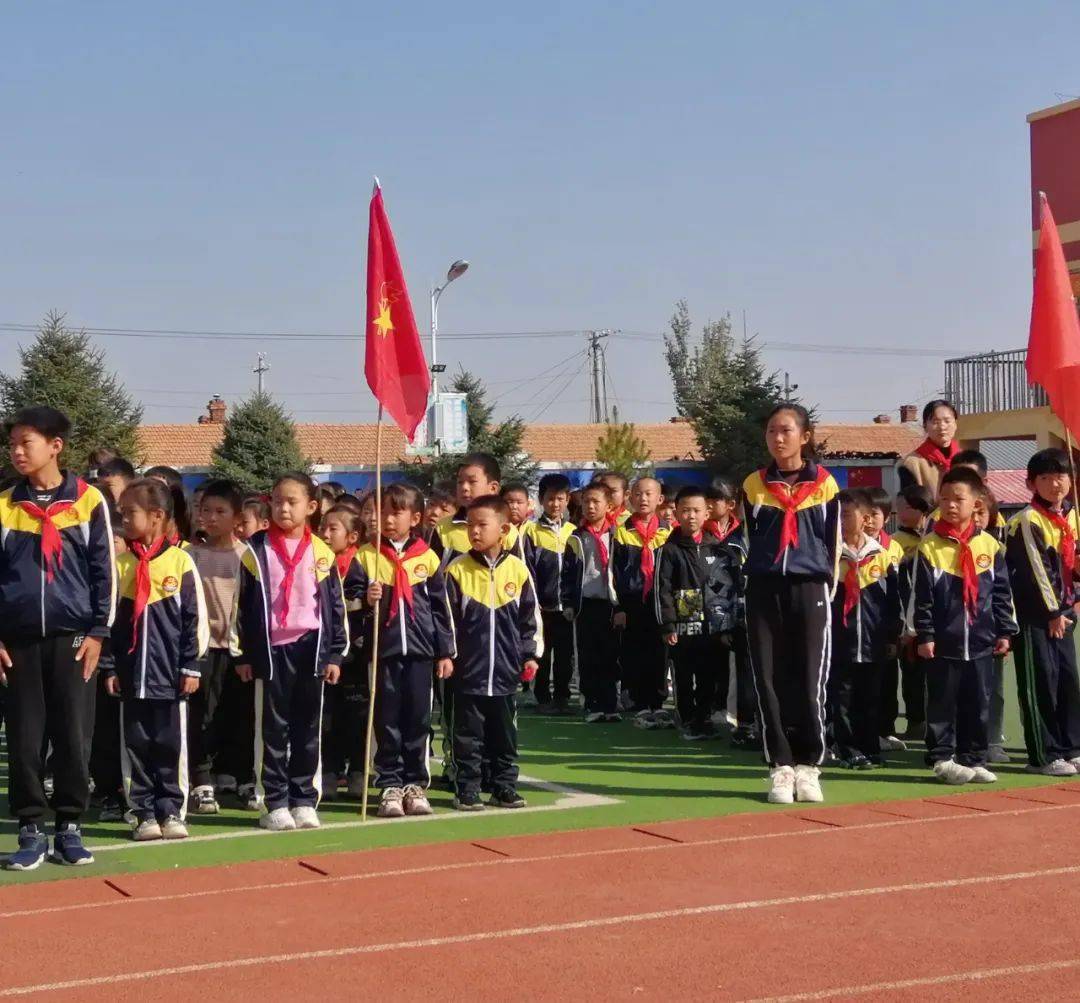 新惠第二小学实验小学为庆祝中国少年先锋队建队74周年纪念日,敖汉旗