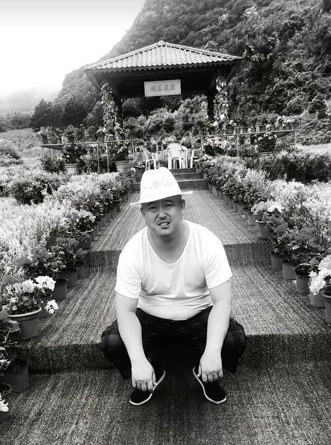 《乡村爱情13》刘能饰演者赵明远因脑出血去世，其为原“刘能”王小利的徒弟_好友_扮演者_来源