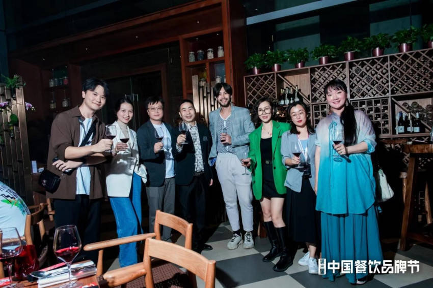 李扬,胃老板,以及"餐饮那些事儿"主理人艾琳,蒜头外卖运营联合创始人