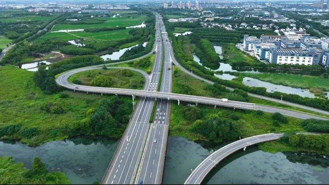 为了全面保障高速公路自动驾驶场景的安全性,s17智慧高速公路搭载的