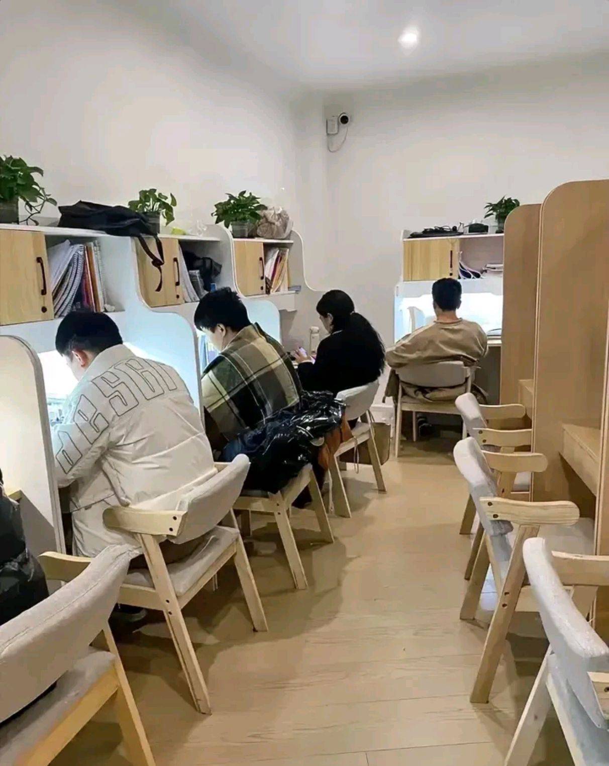 ai智能自习室:科大讯飞,松鼠ai,奇速英语ai,小天才各自优势?
