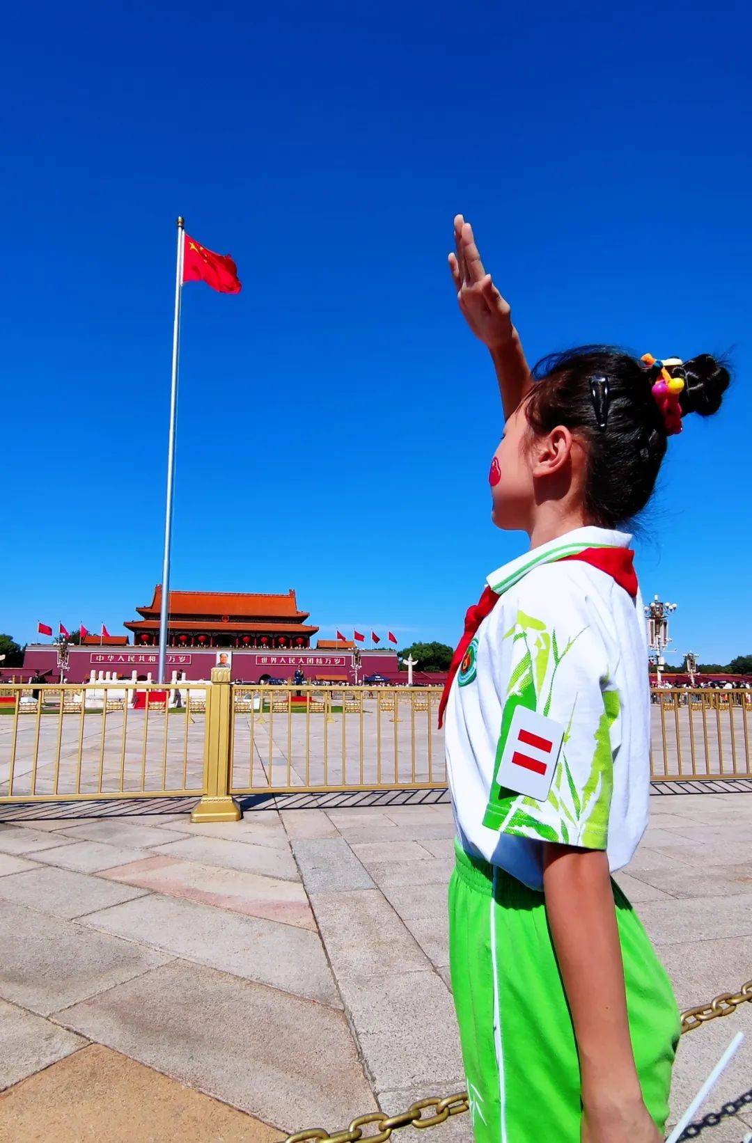 看看有没有你!"向国旗敬礼"优秀照片展播