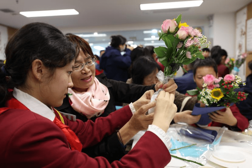 养固健·家团圆“遇见星期五”重阳健康志愿公益活动举办