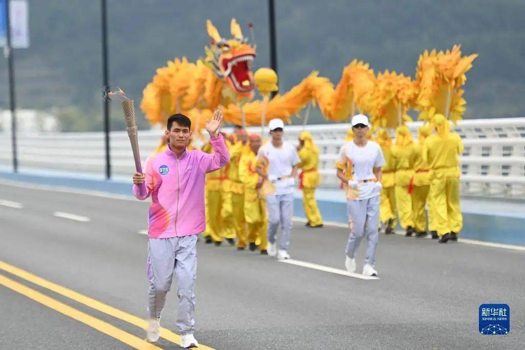 平度残疾人运动员崔玉涛担任杭州亚残运会火炬手_冰球队_训练_青岛市