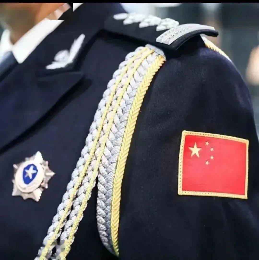 藏蓝警服图片