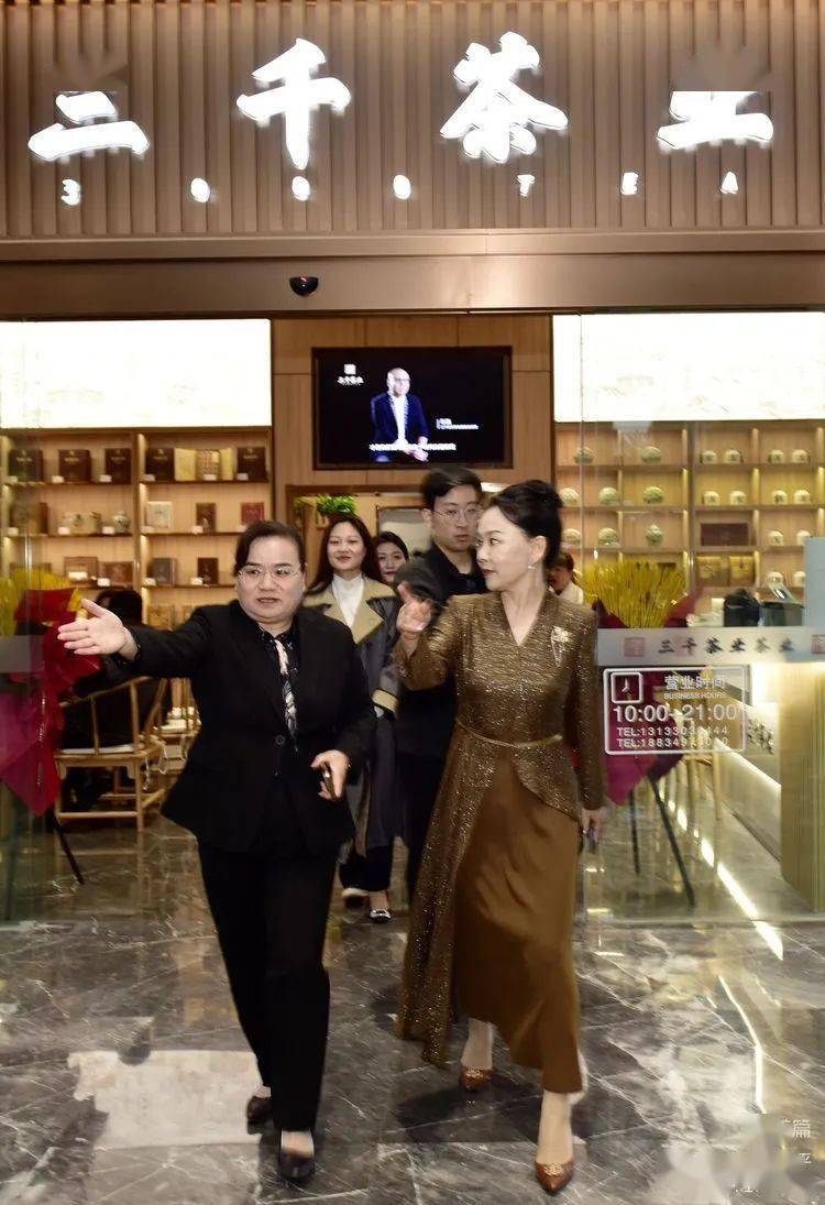 安英,蓝海酒店集团党委书记,亦是蓝海酒店集团的创始人之一.