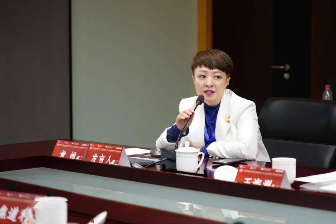 电影学院党委书记钱军教授,国家广播电视总局党组成员,副局长杨国瑞