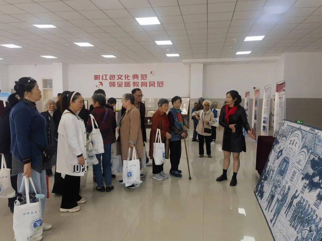 非遗在创意 敬老暖重阳情暖金秋 爱在重阳一一宜春四中召开退休教