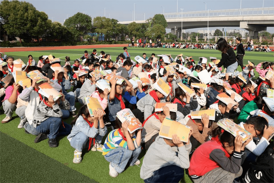 平安东桥丨安全聚焦 防震常演练,安全在我心——东桥小学教育集团东方