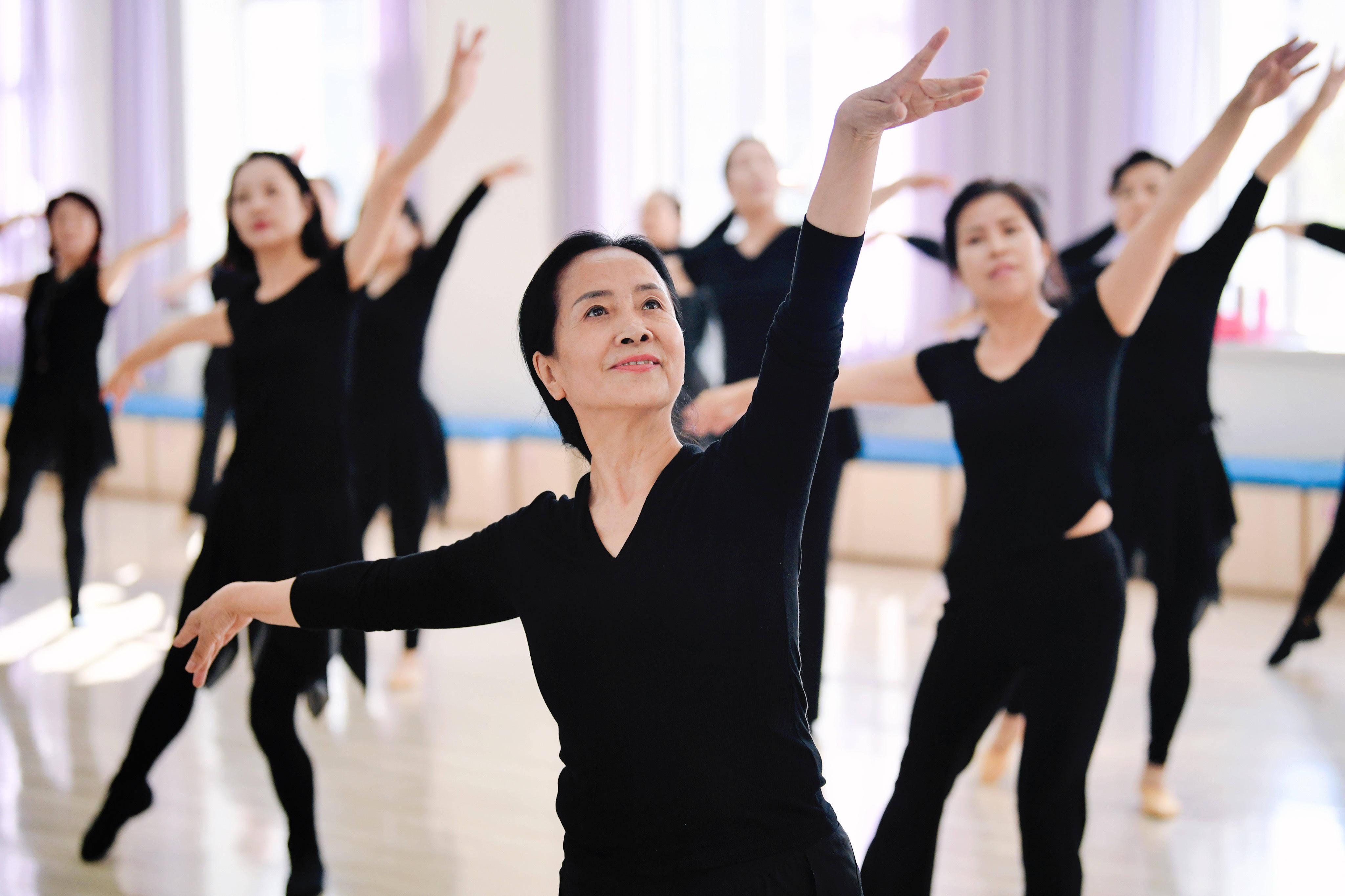 重阳节里老有所乐!老年大学唤醒多彩生活