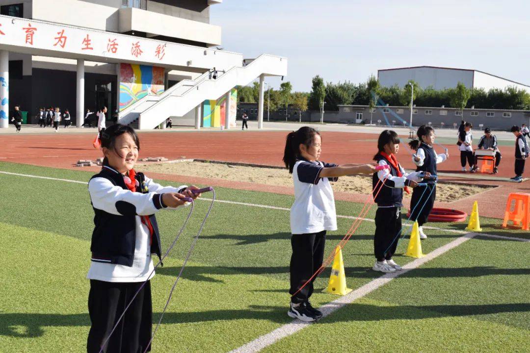 请看高阳宏利佳学校小学部2023年秋季运动会!_班级_少年_仪式