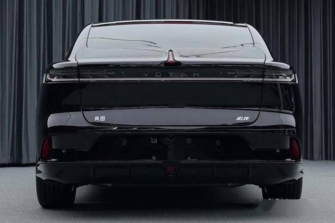 岚图新车续航1227km，车长超5 卖26万