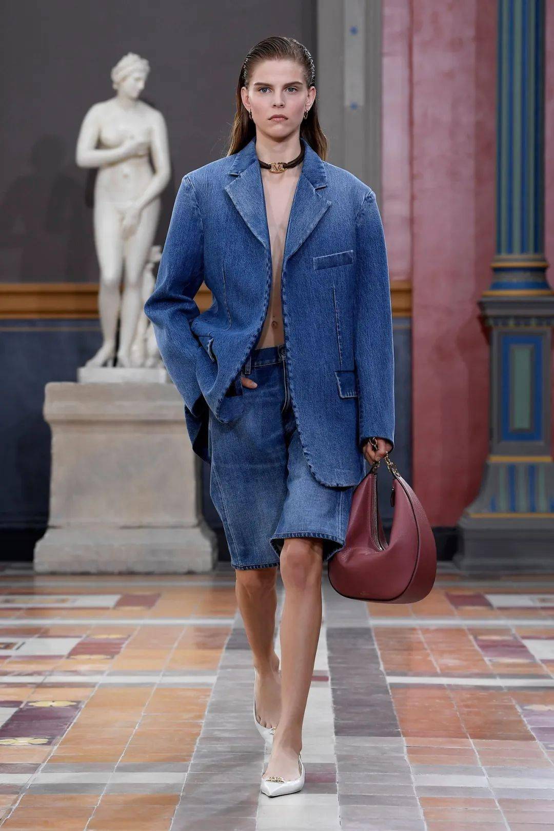 valentino(华伦天奴)2024春夏系列发布秀_公众_微信_工艺