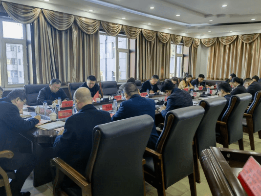 区人大常委会主任刘文博主持会议,副主任彭鹰,周宪芝,姜冬梅出席会议.