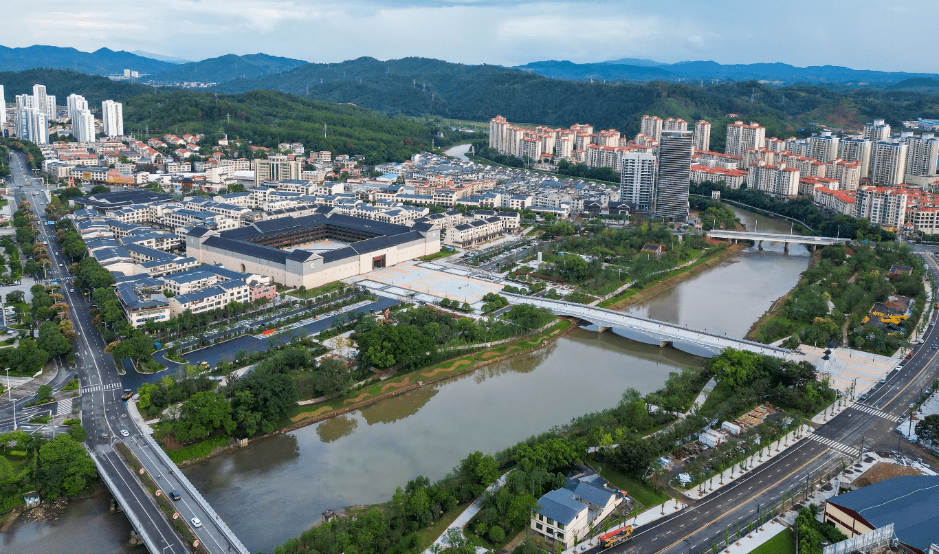 市委书记访谈录|江西龙南市委书记钟旭辉:龙南为何能吸引来世界客属