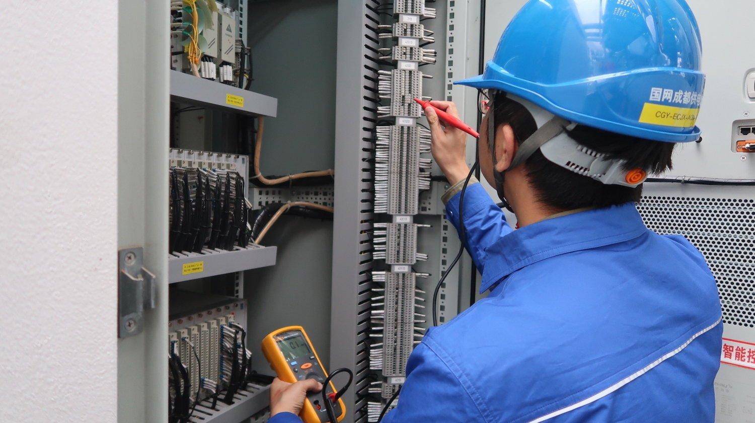 四川工匠故事丨继电保护员蒋星燃:保障电网安全,守护万家灯火