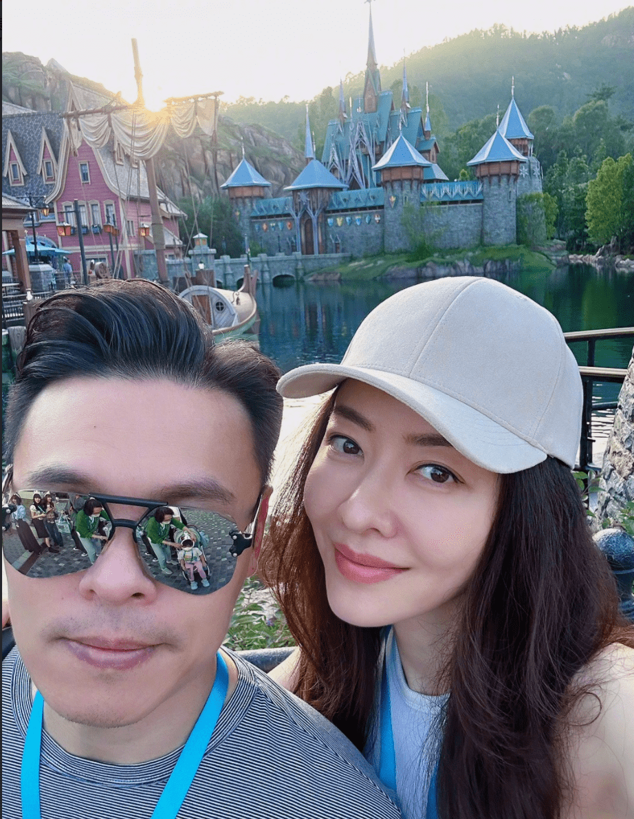 与富豪老公贴身合影,多金的婆婆一路同行_郭可颂_妈妈_家庭