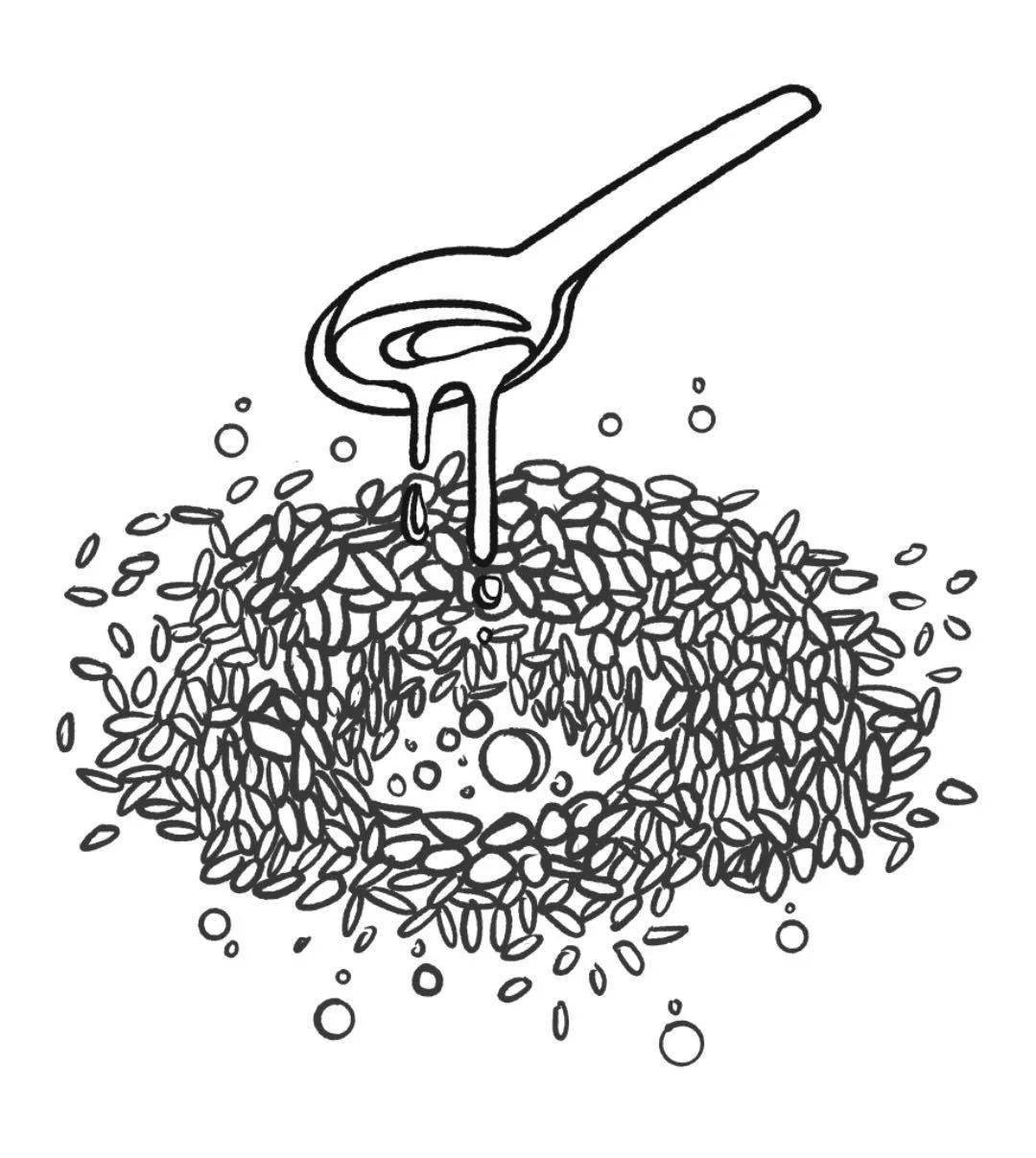 热气腾腾的熟米饭粒粒分明,晶莹无白心,这时可以浇