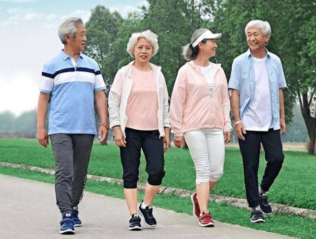 多走路可以降血糖？医生建议：做好这3件事，降糖效果或更佳
