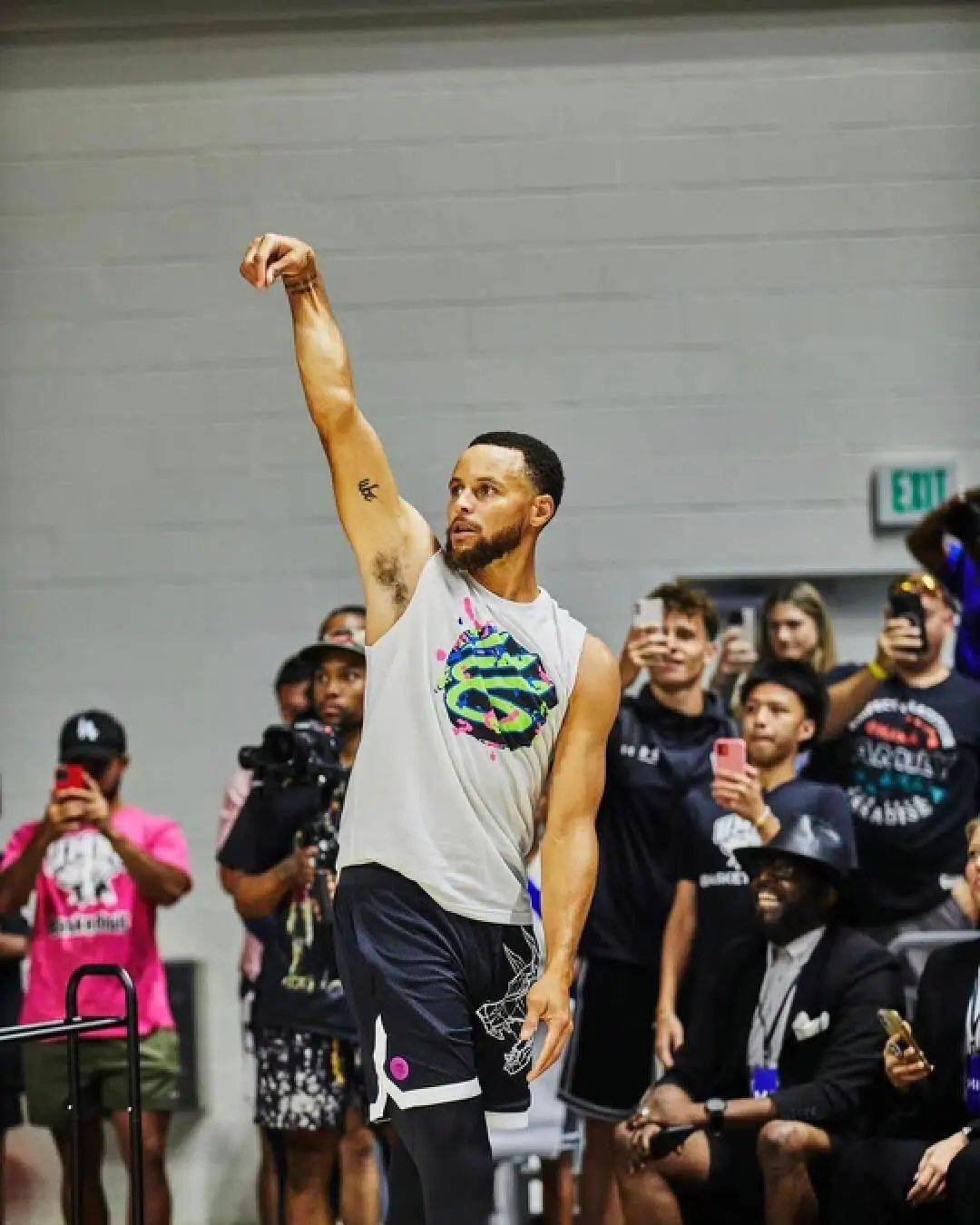 库里签下首个nba代言人!你好,总裁库._安德玛_curry_福克斯