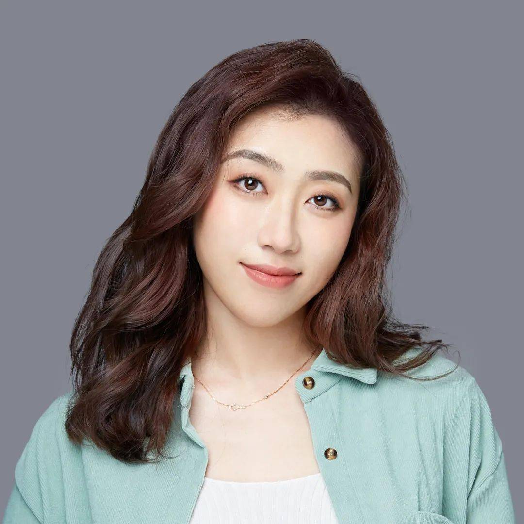 lori阿姨搞笑生活方式博主,全网粉丝突破800w 自带喜感bgm的叨叨美女